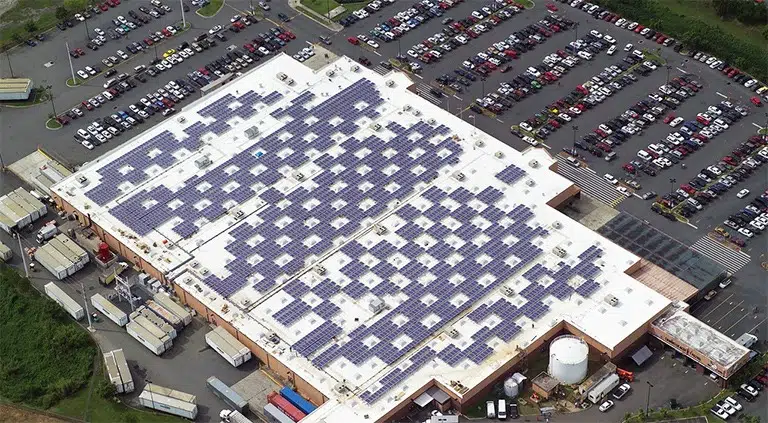 Many Solar Panel On stop of Building